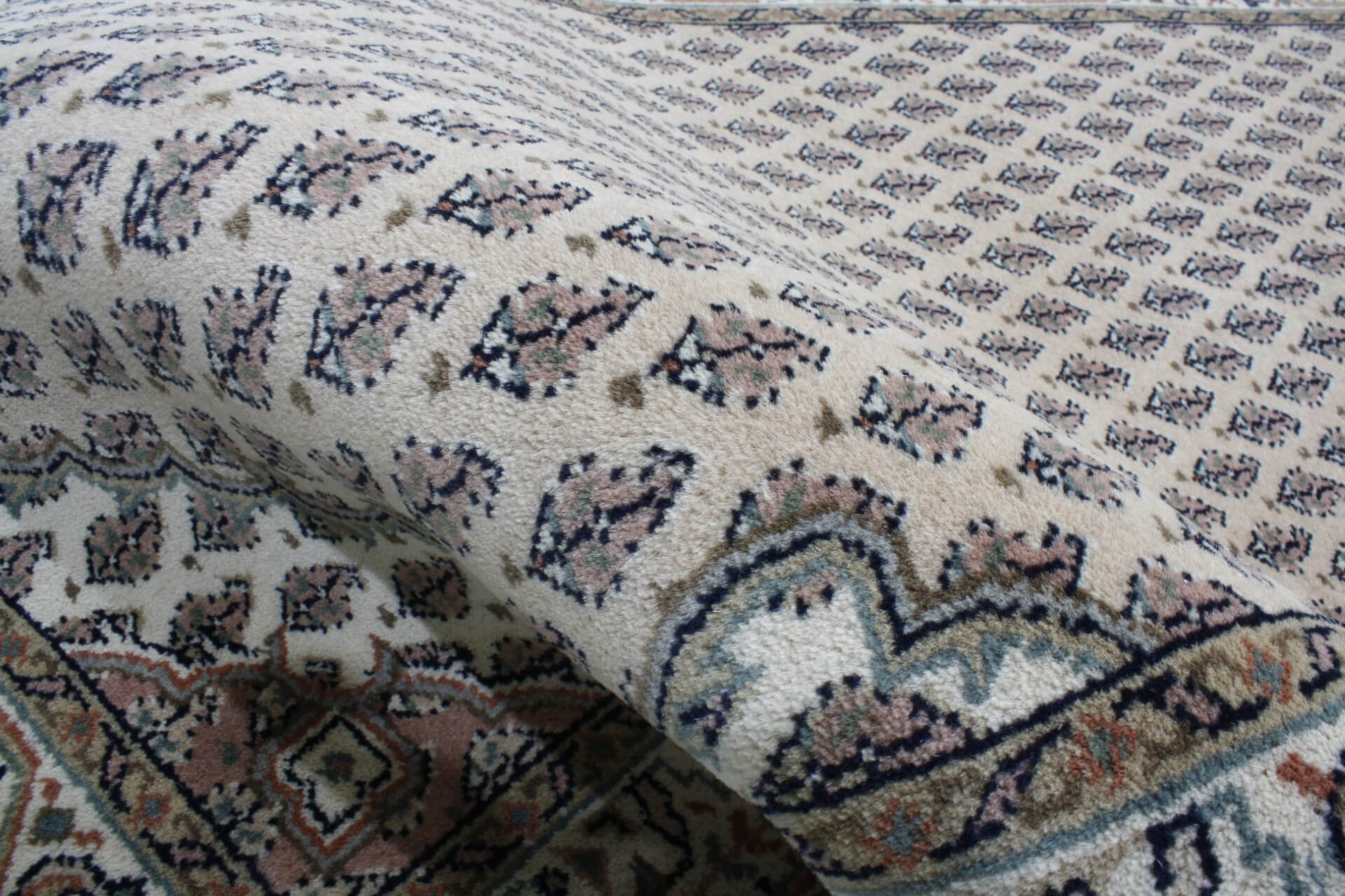 Surat Corner floral sand