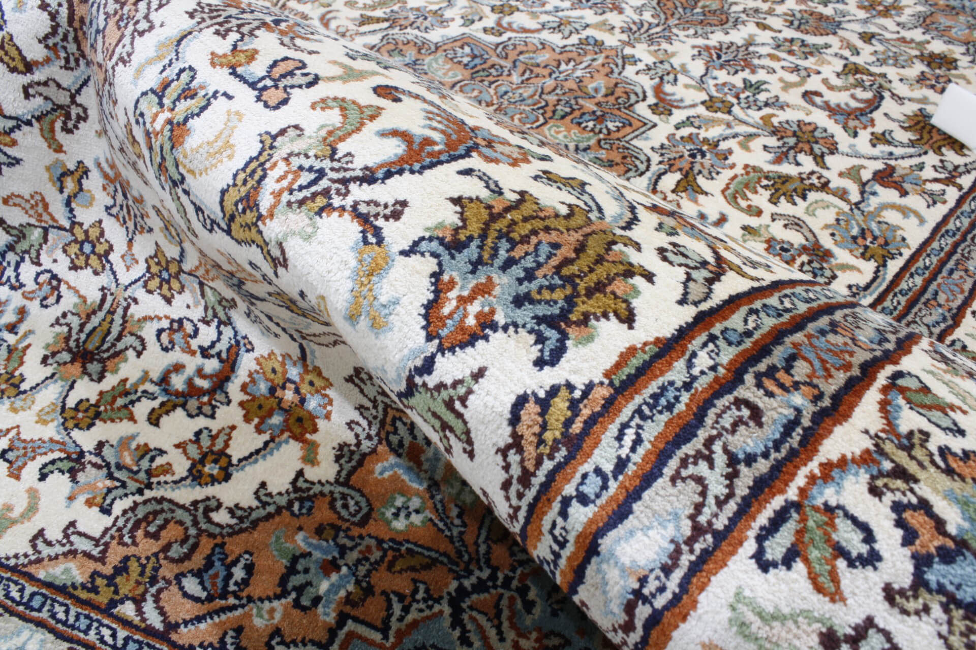 Kashmir Silk Exclusive