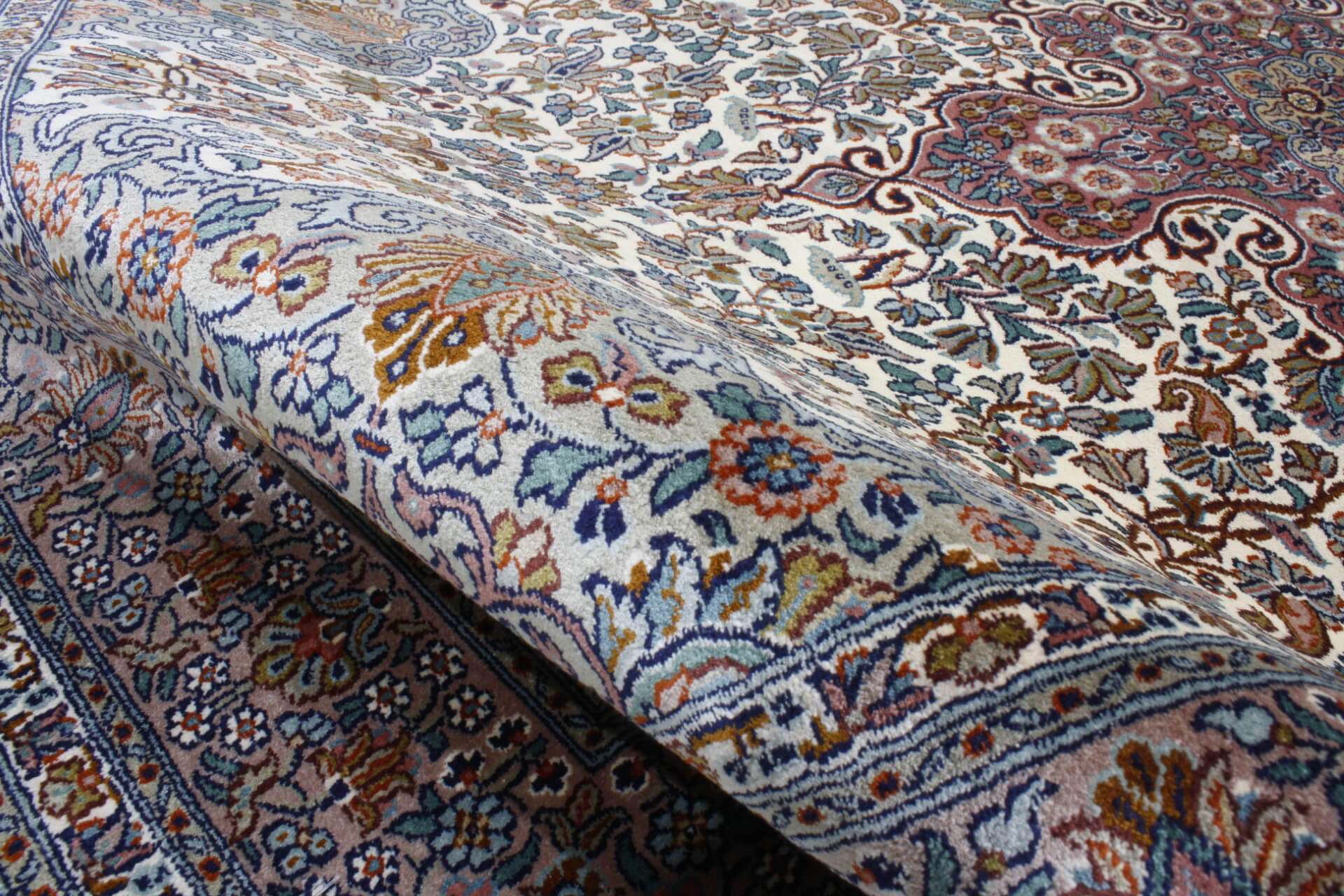 Kashmir Silk Royal