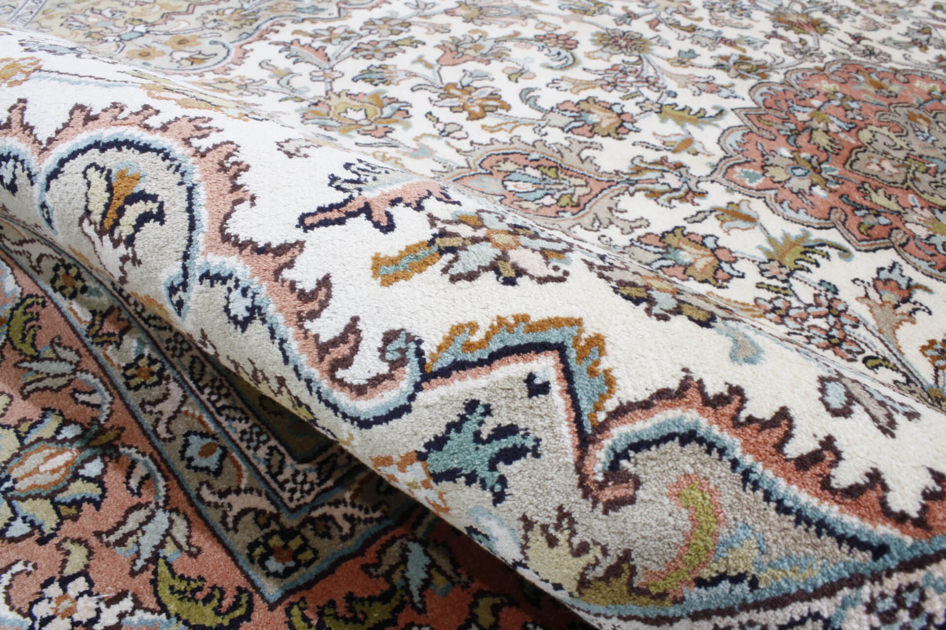 Kashmir Silk Exclusive