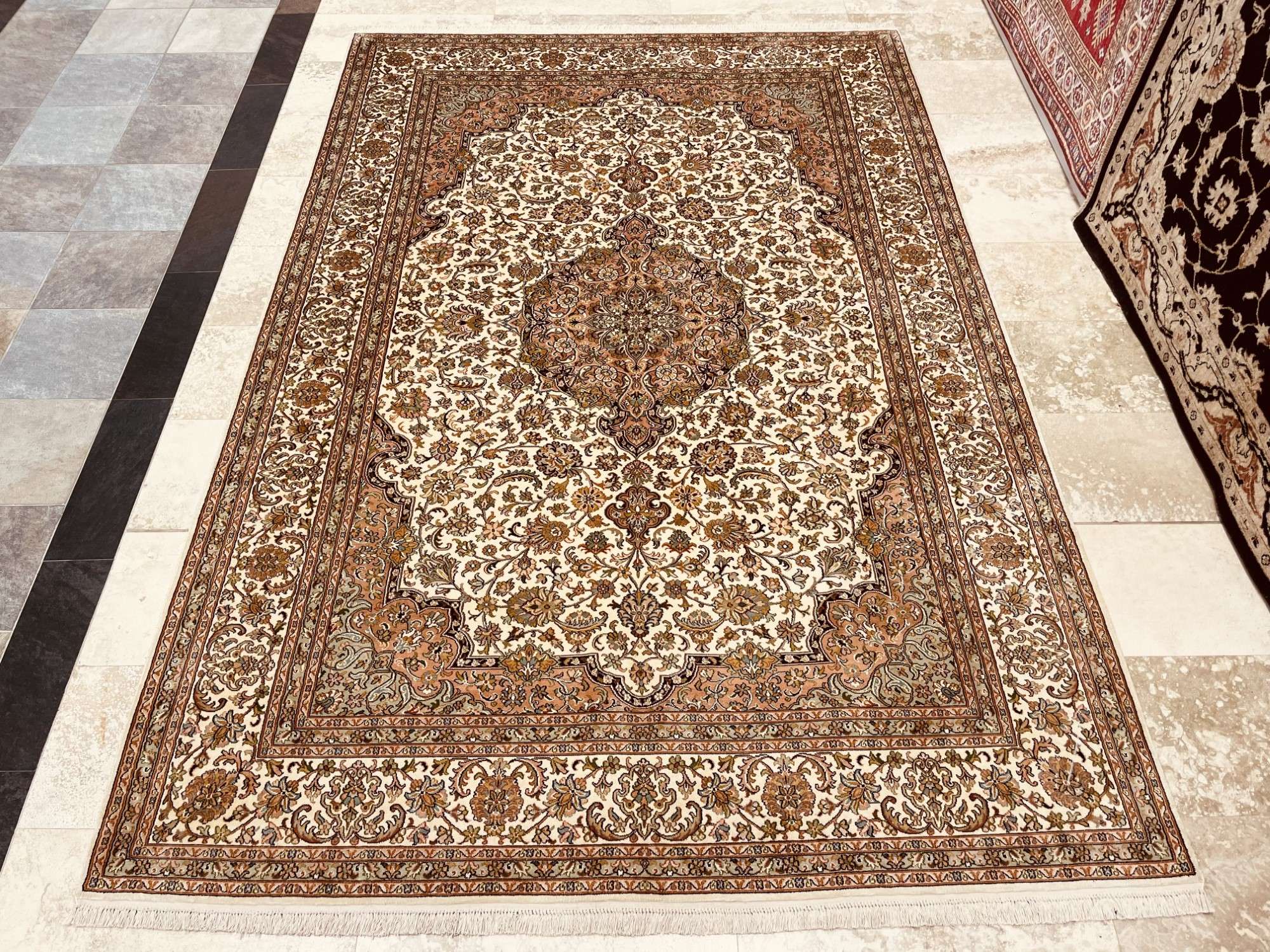 Kashmir Silk Exclusive