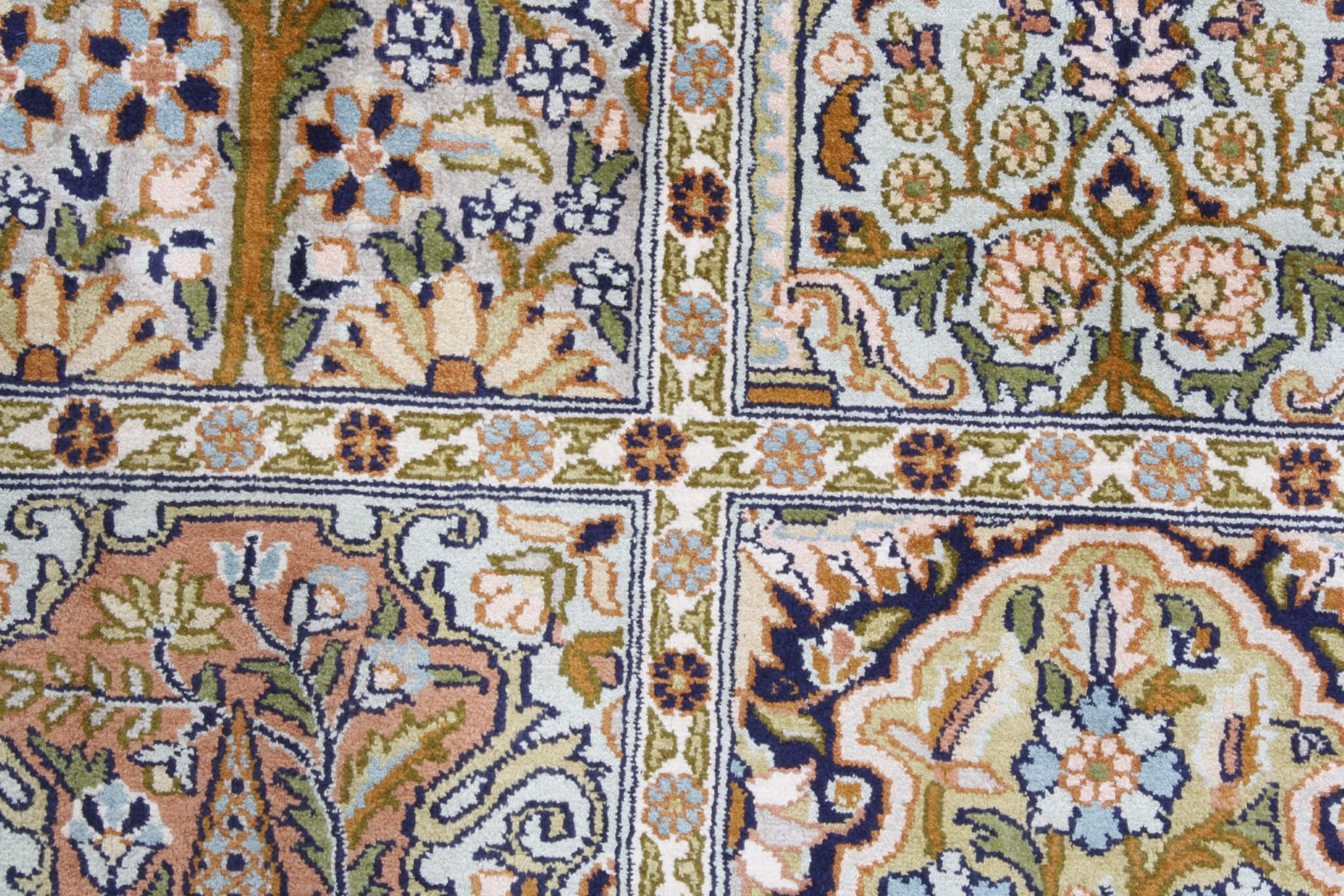 Kashmir Silk Exclusive
