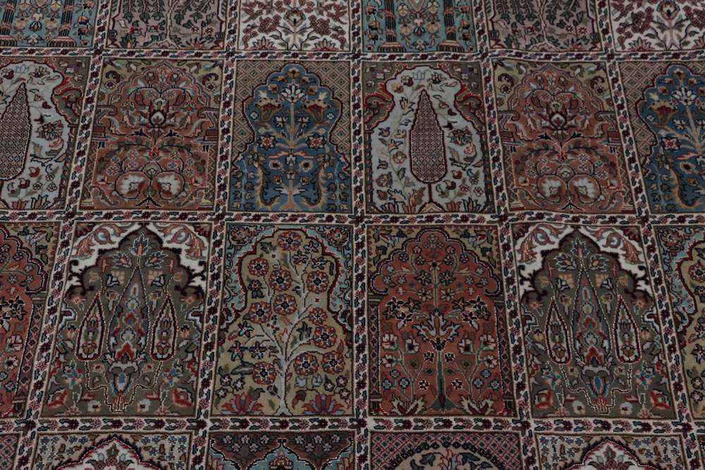 Oriental rug Qom