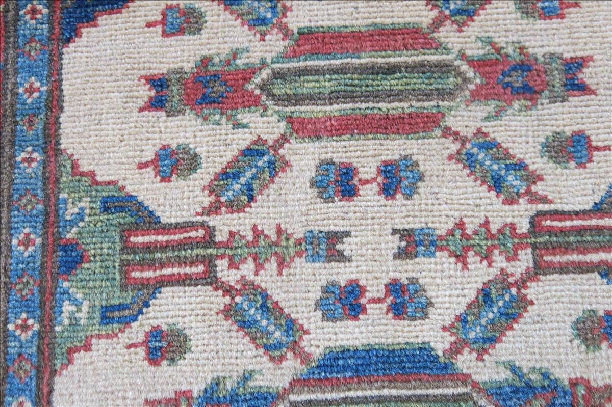Oriental rug Kazak