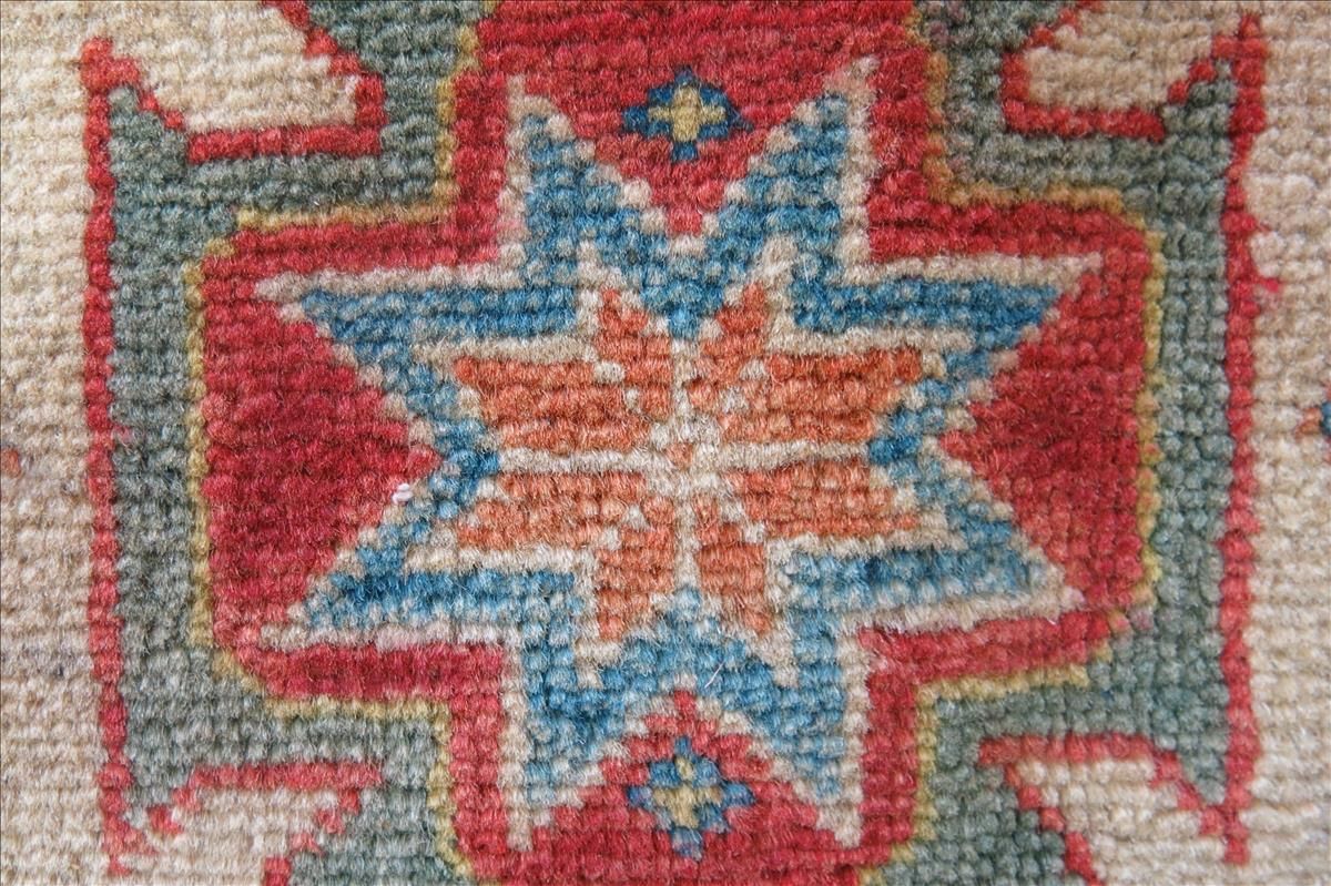 Oriental rug Kazak