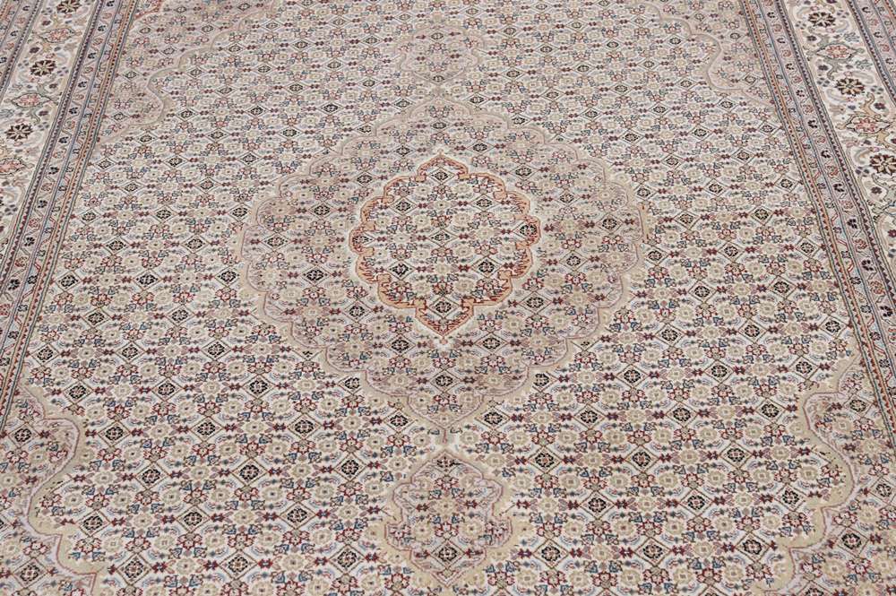 Tabriz keleti szőnyeg