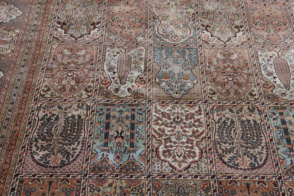 Qom keleti szőnyeg