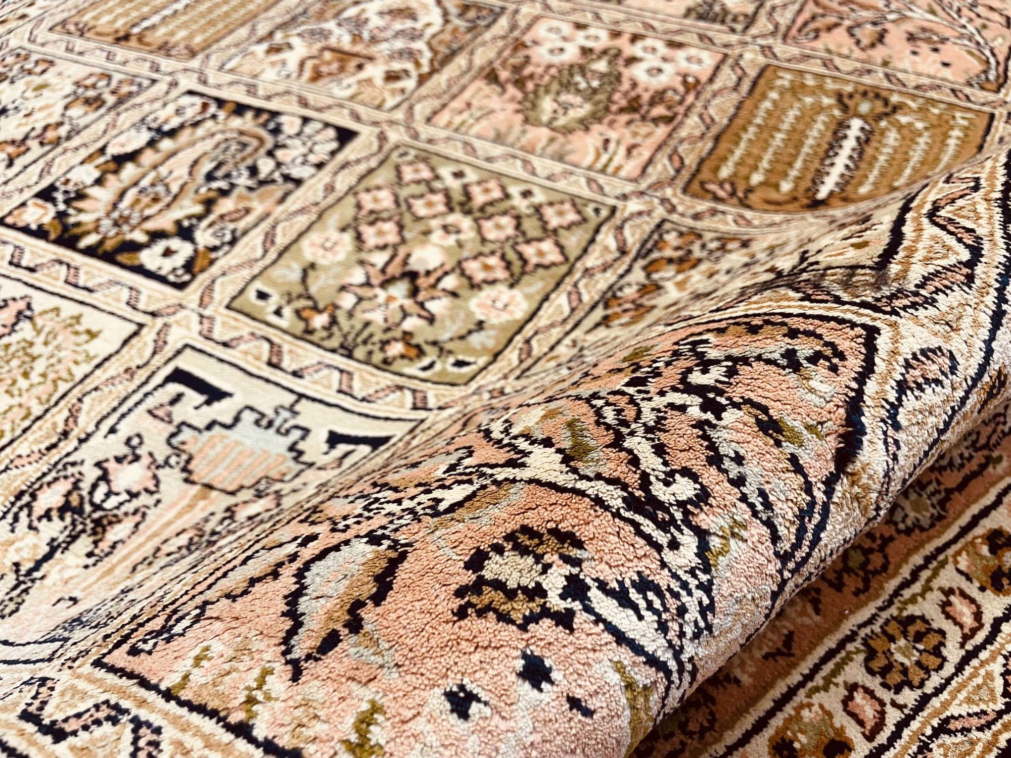 Oriental rug Kashmir Silk Exclusive