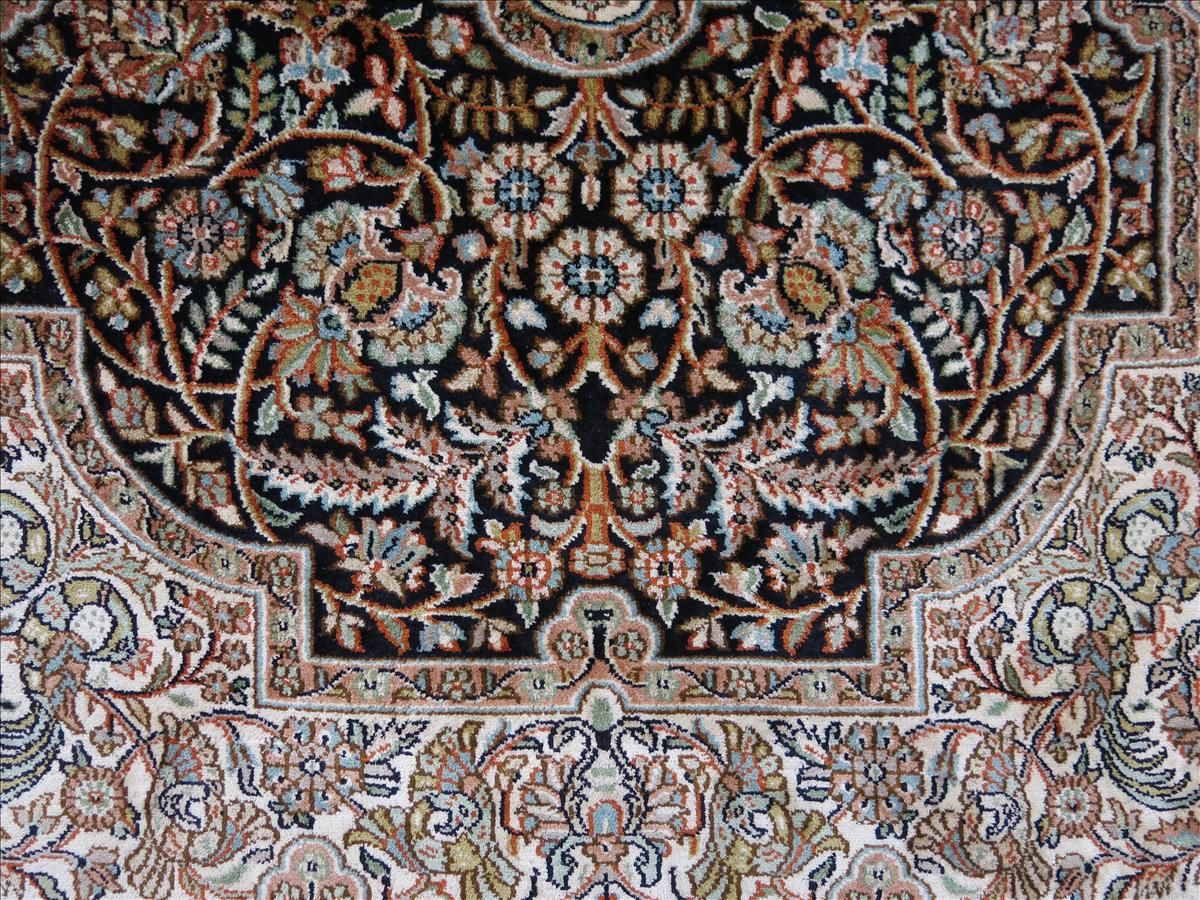 Kashmir selyem exkluzív keleti szőnyeg