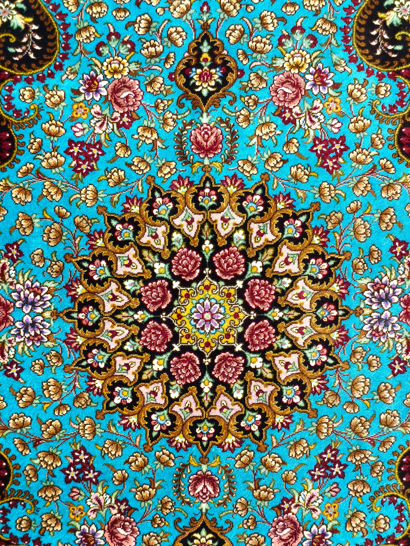 Ghom selyem Royal