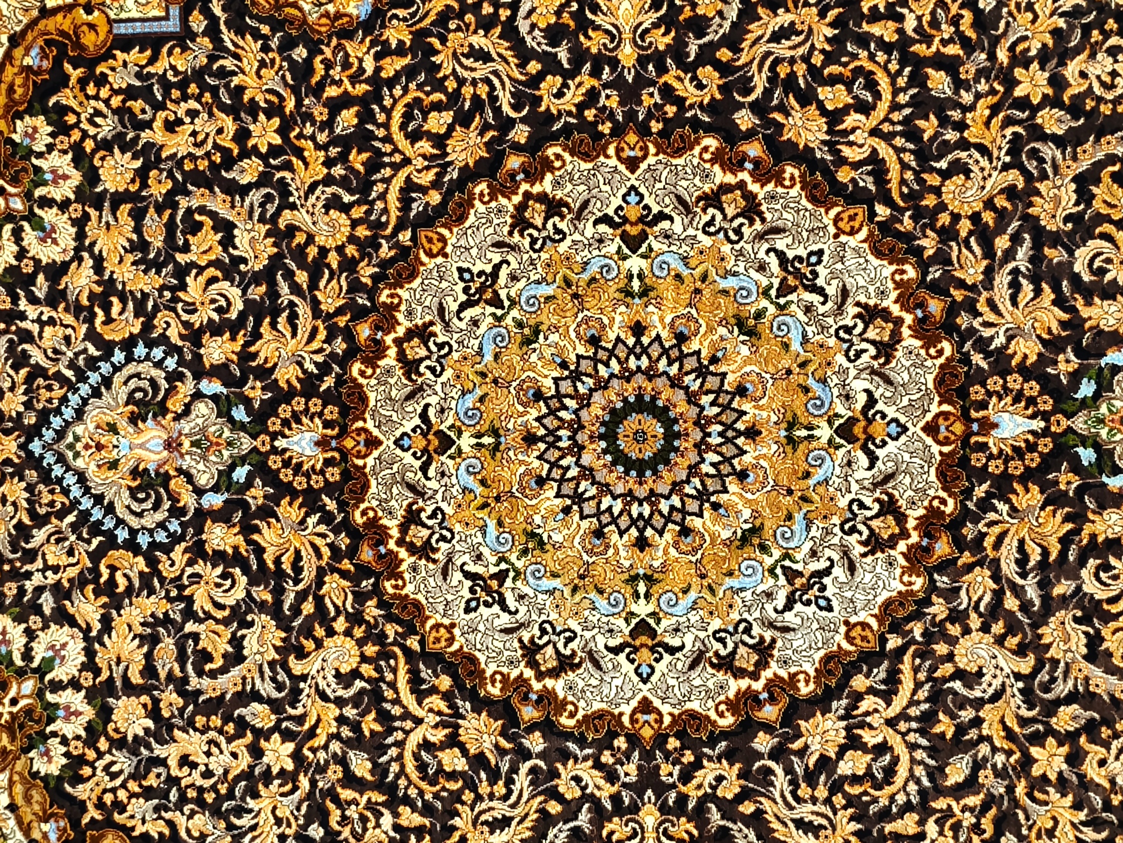 Ghom selyem Imperial